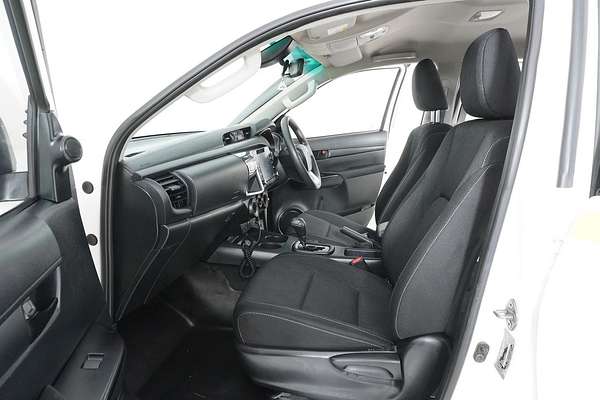 2021 Toyota HILUX SR (4x4) GUN126R FACELIFT 4X4