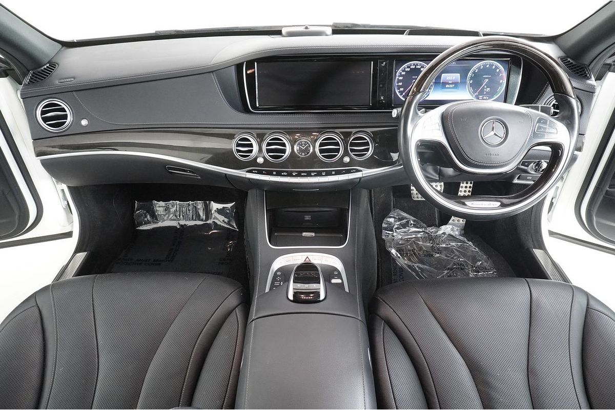 Vehicle photo 9