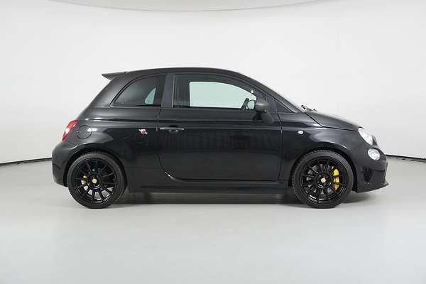 2022 Abarth 695 Competizione
