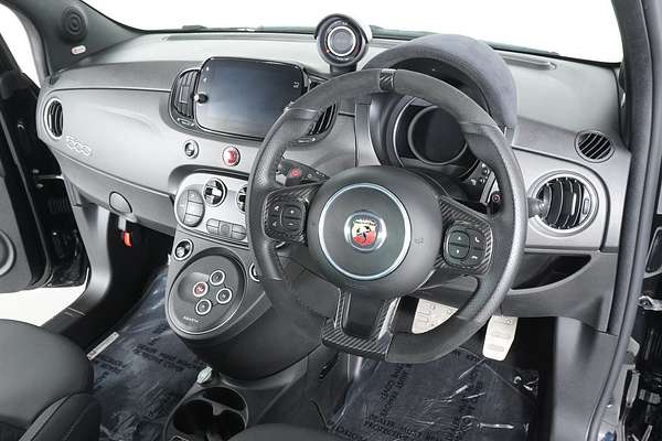 2022 Abarth 695 Competizione
