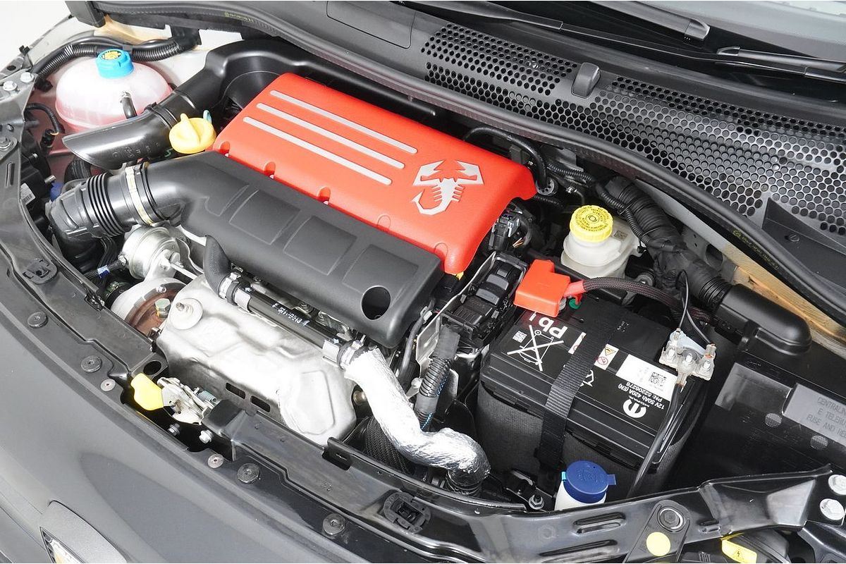 2022 Abarth 695 Competizione