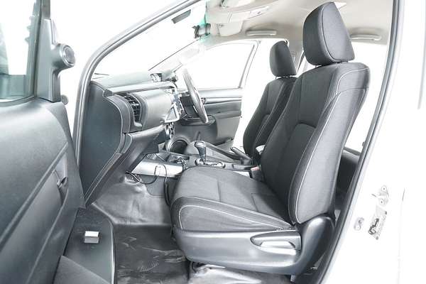 2021 Toyota HILUX SR (4x4) GUN126R FACELIFT 4X4