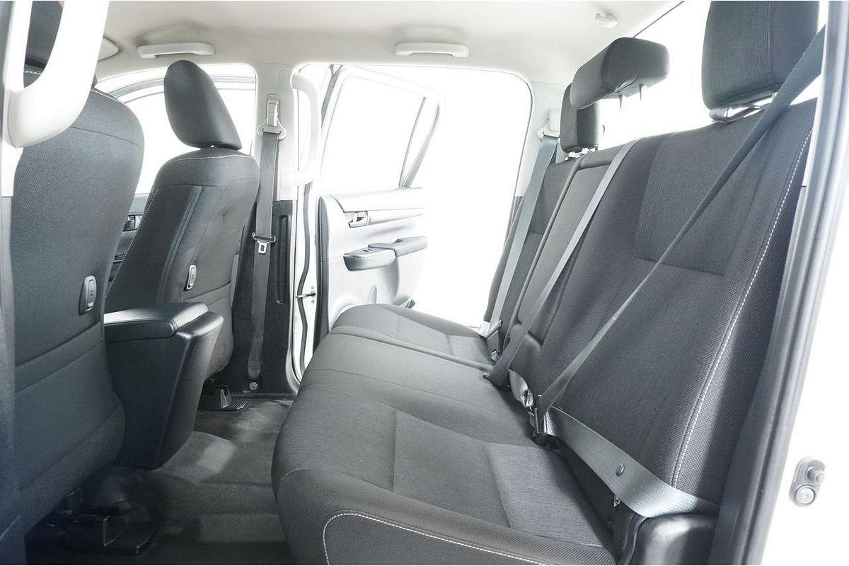 2021 Toyota HILUX SR (4x4) GUN126R FACELIFT 4X4