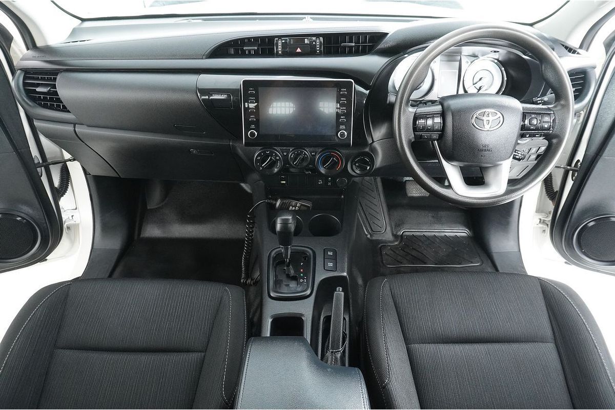 2020 Toyota HILUX SR (4x4) GUN126R FACELIFT 4X4