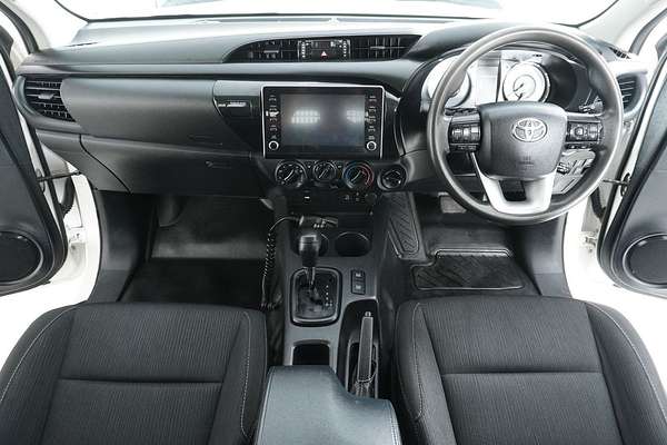 2020 Toyota HILUX SR (4x4) GUN126R FACELIFT 4X4