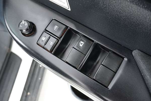 2020 Toyota HILUX SR (4x4) GUN126R FACELIFT 4X4