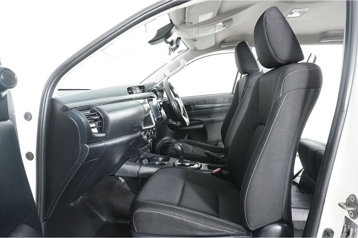 2020 Toyota HILUX SR (4x4) GUN126R FACELIFT 4X4