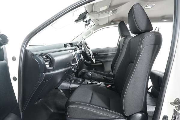 2020 Toyota HILUX SR (4x4) GUN126R FACELIFT 4X4