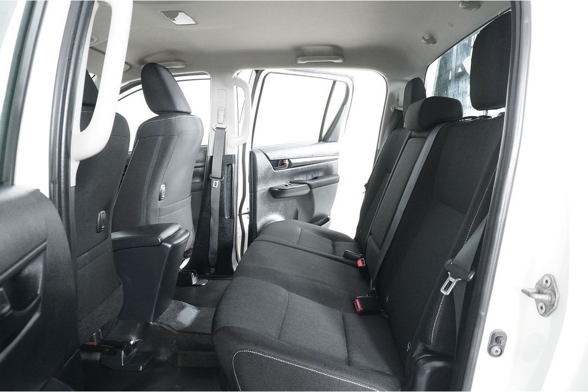 2020 Toyota HILUX SR (4x4) GUN126R FACELIFT 4X4