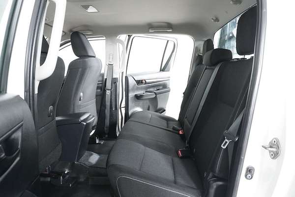 2020 Toyota HILUX SR (4x4) GUN126R FACELIFT 4X4