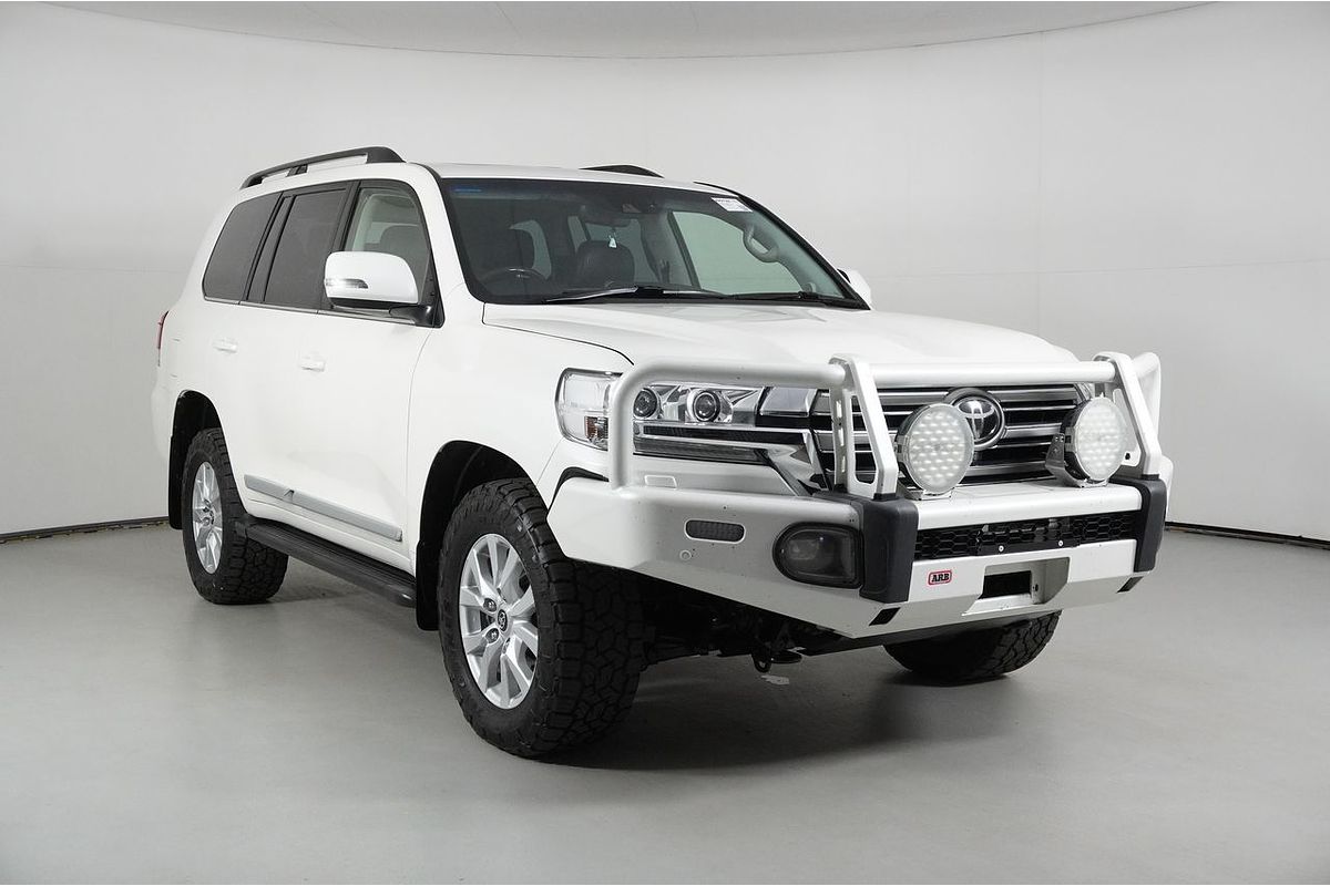 2017 Toyota LANDCRUISER SAHARA (4x4)