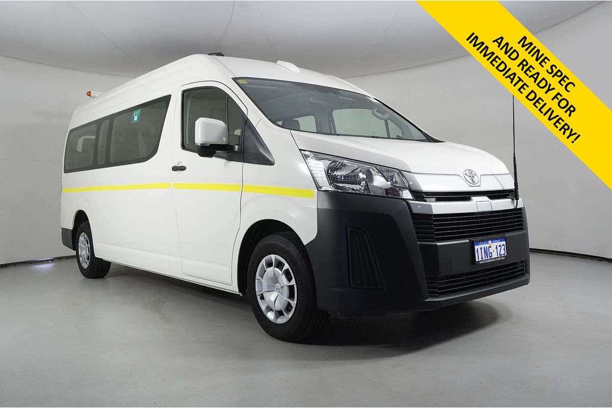 2023 Toyota HIACE SLWB COMMUTER (12 SEATS)