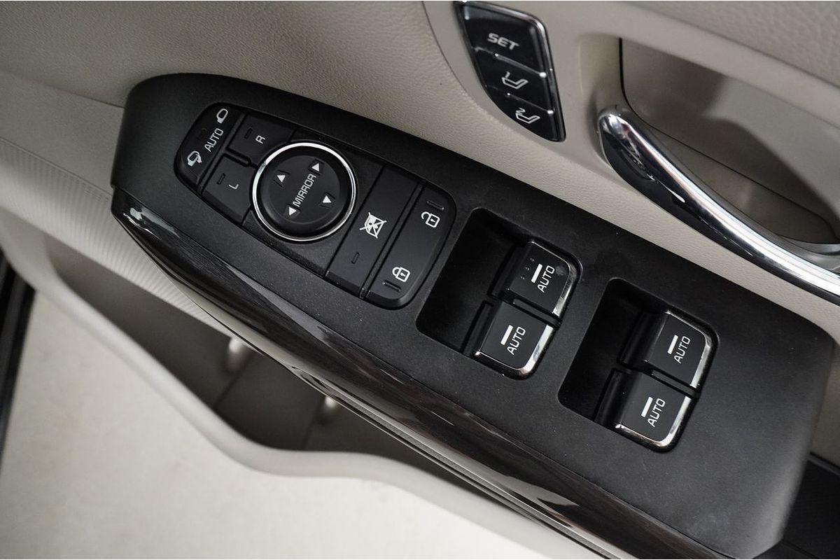 2017 Kia Carnival Platinum YP