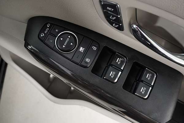 2017 Kia Carnival Platinum YP