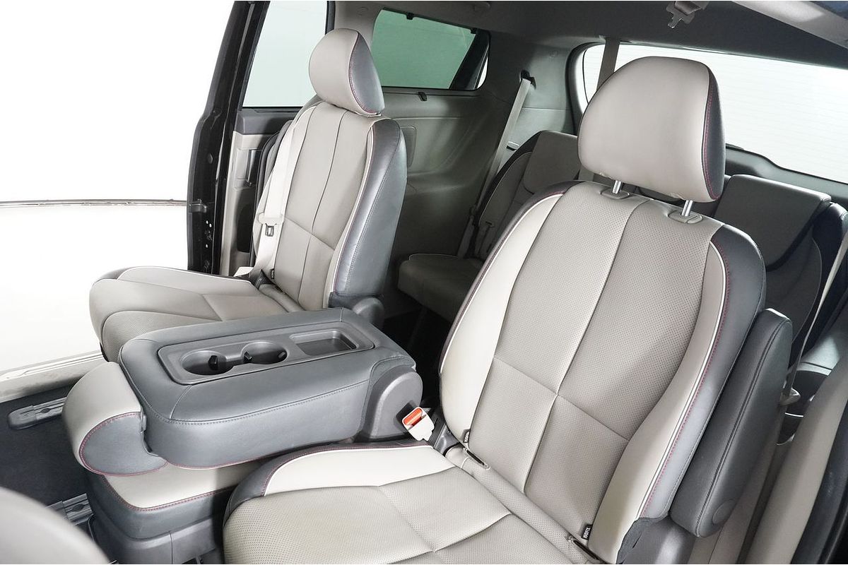 2017 Kia Carnival Platinum YP