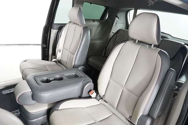 2017 Kia Carnival Platinum YP
