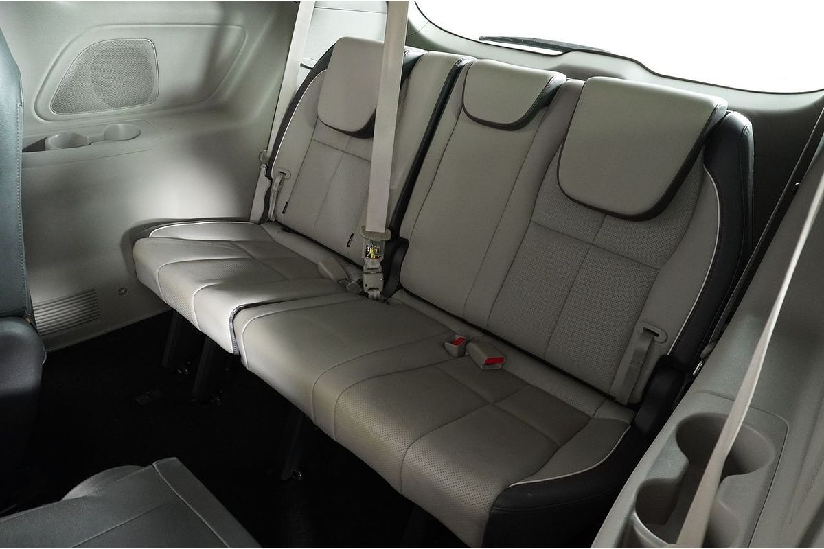 2017 Kia Carnival Platinum YP