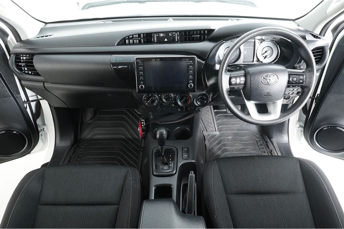 2023 Toyota HILUX SR (4x4) STEEL WHEELS GUN126R 4X4