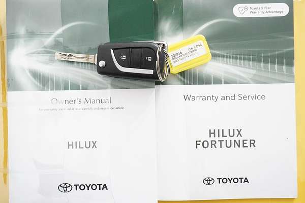 2023 Toyota HILUX SR (4x4) STEEL WHEELS GUN126R 4X4