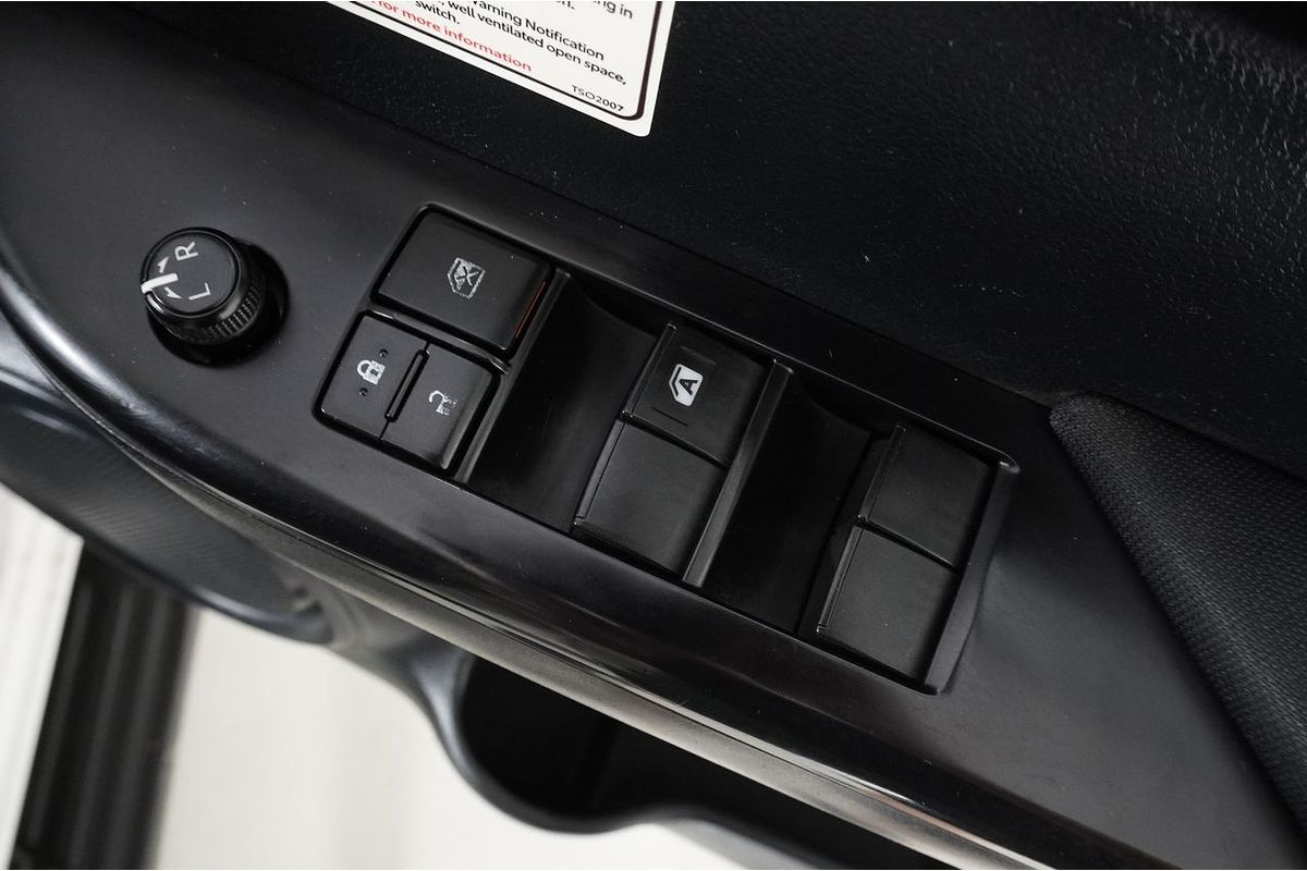 2021 Toyota HILUX SR (4x4) GUN126R FACELIFT 4X4