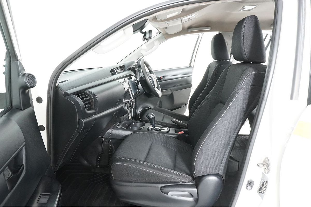 2021 Toyota HILUX SR (4x4) GUN126R FACELIFT 4X4