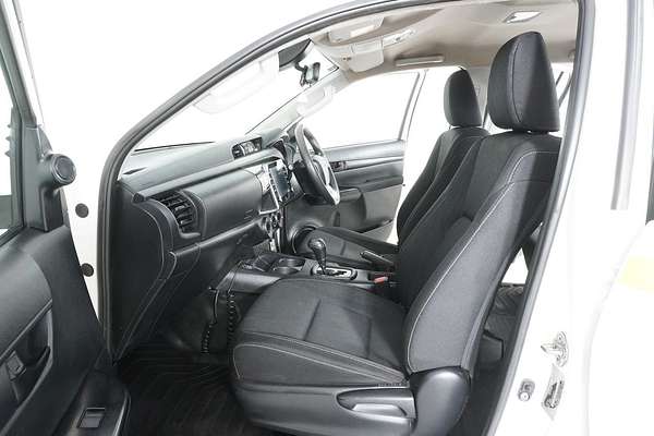 2021 Toyota HILUX SR (4x4) GUN126R FACELIFT 4X4