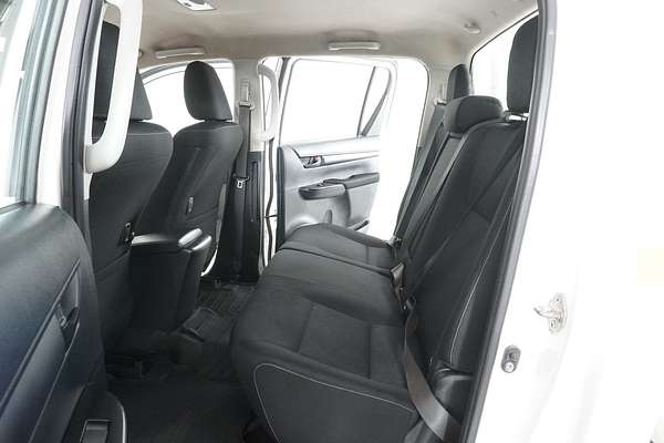2021 Toyota HILUX SR (4x4) GUN126R FACELIFT 4X4