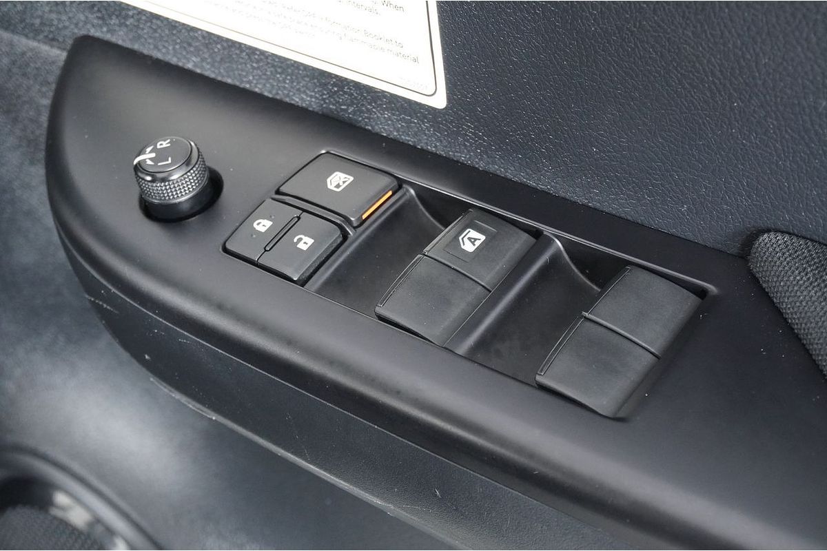 2020 Toyota HILUX SR HI-RIDER GUN136R FACELIFT REAR WHEEL DRIVE