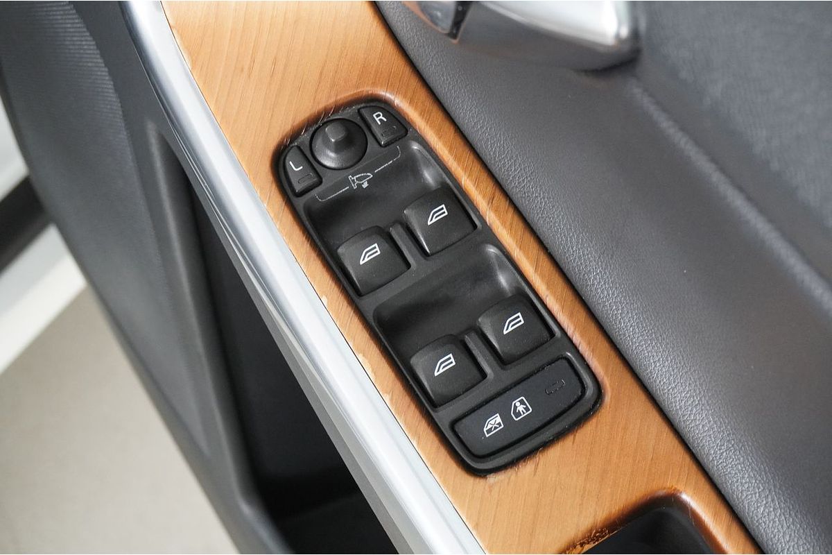 2016 Volvo XC60 T5 Luxury