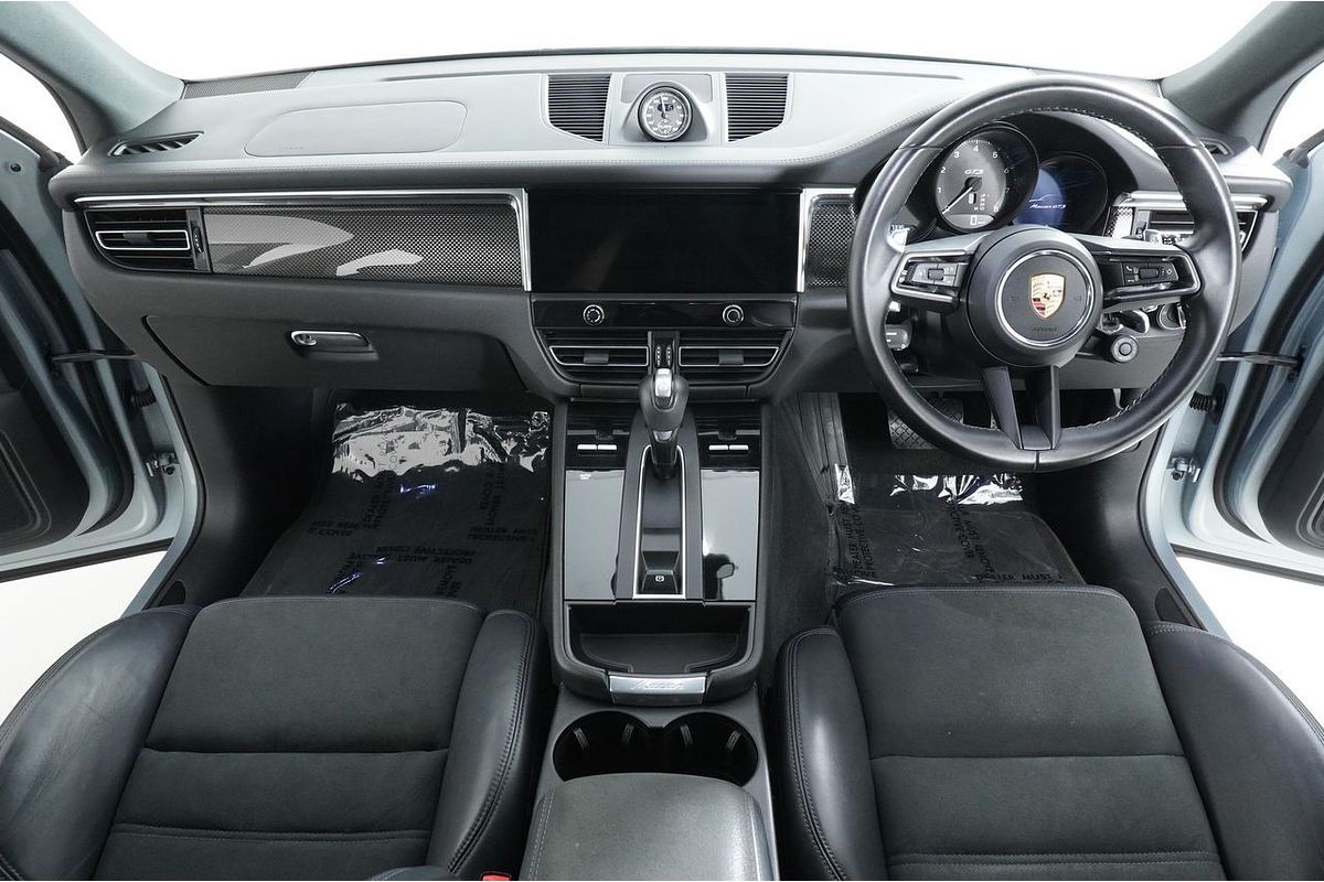 Vehicle photo 9