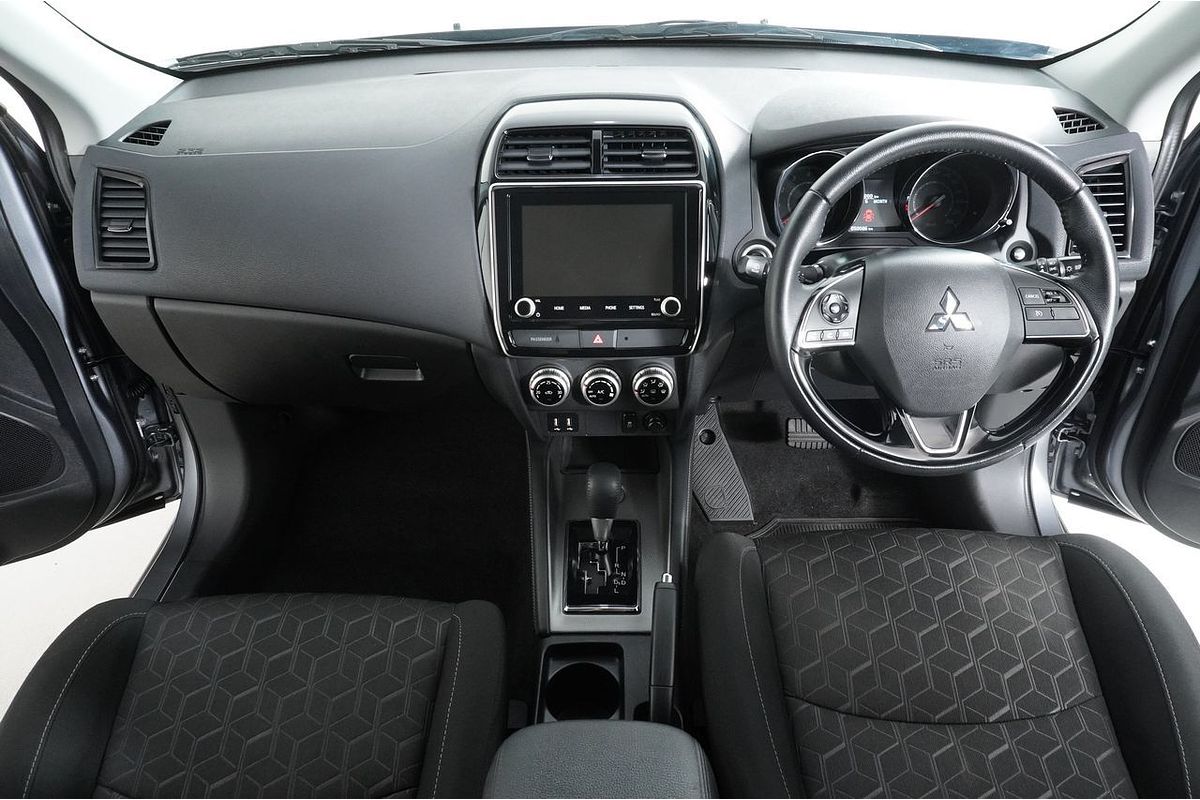 Vehicle photo 9