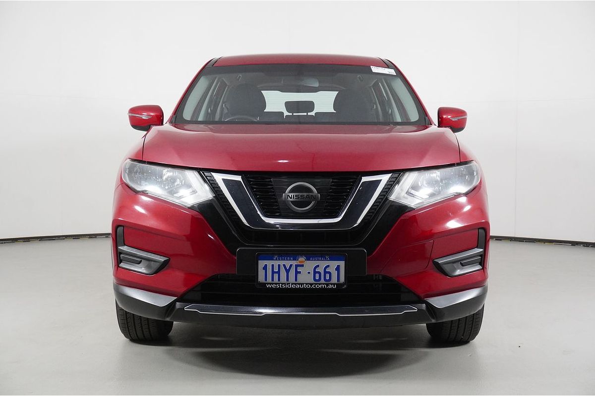 Vehicle photo 2