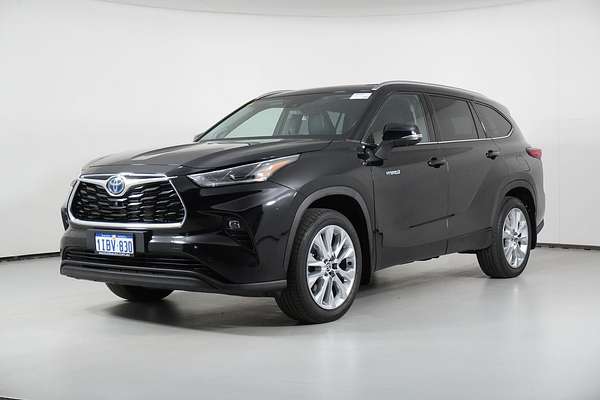 2022 Toyota KLUGER GRANDE HYBRID AWD AXUH78R