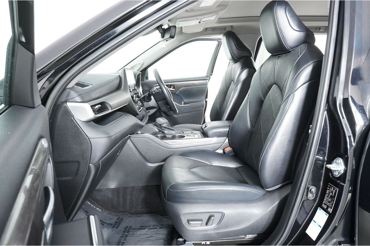 2022 Toyota KLUGER GRANDE HYBRID AWD AXUH78R