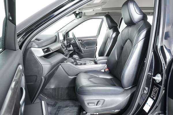 2022 Toyota KLUGER GRANDE HYBRID AWD AXUH78R