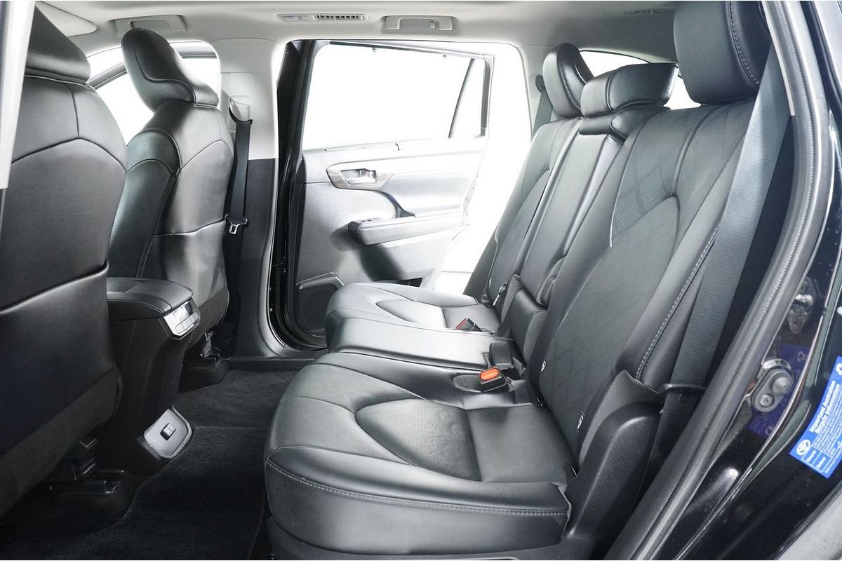 2022 Toyota KLUGER GRANDE HYBRID AWD AXUH78R