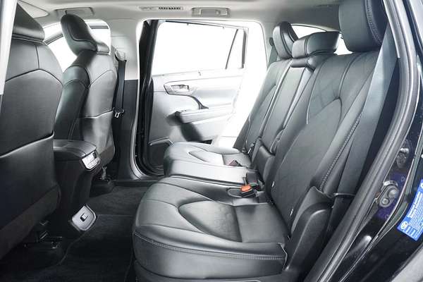 2022 Toyota KLUGER GRANDE HYBRID AWD AXUH78R