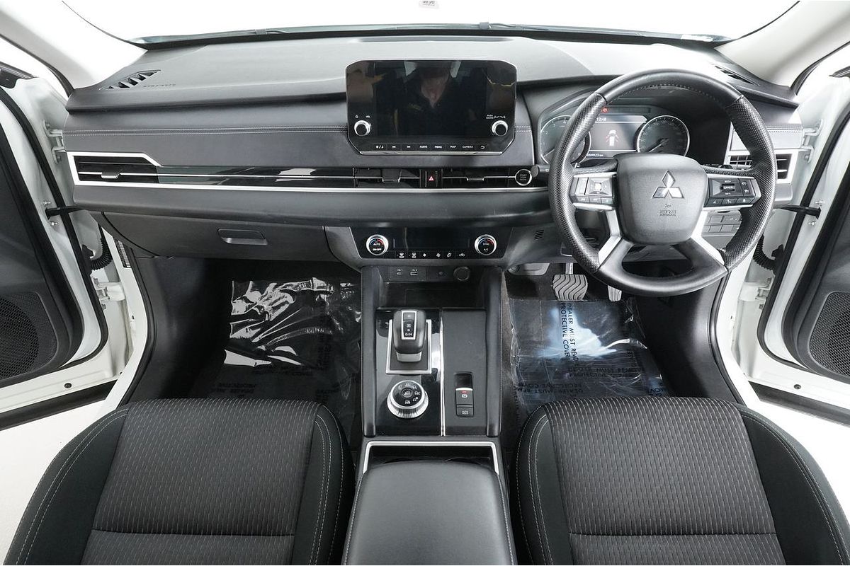 Vehicle photo 9