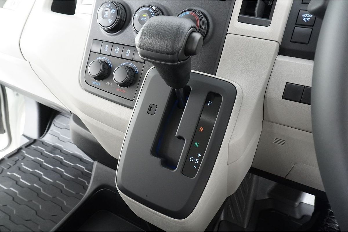 2025 Toyota Hiace SLWB COMMUTER (12 SEATS) GDH322R