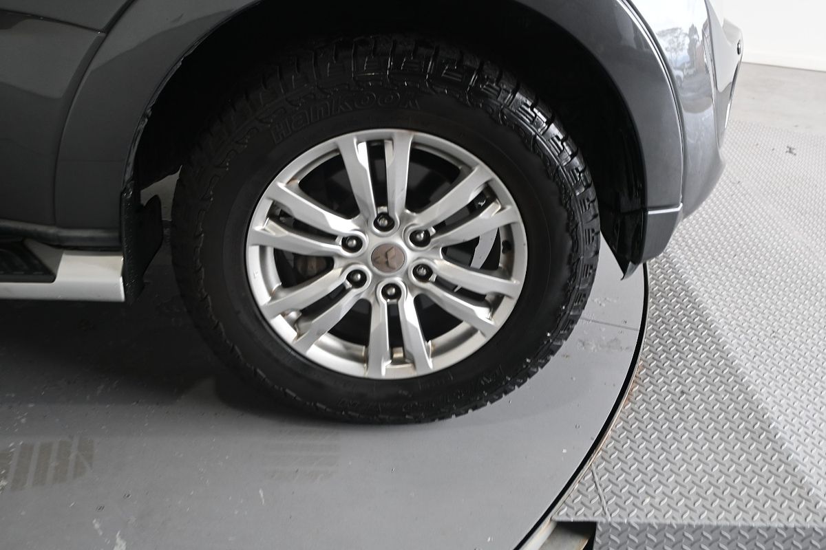2014 Mitsubishi Pajero Exceed NW