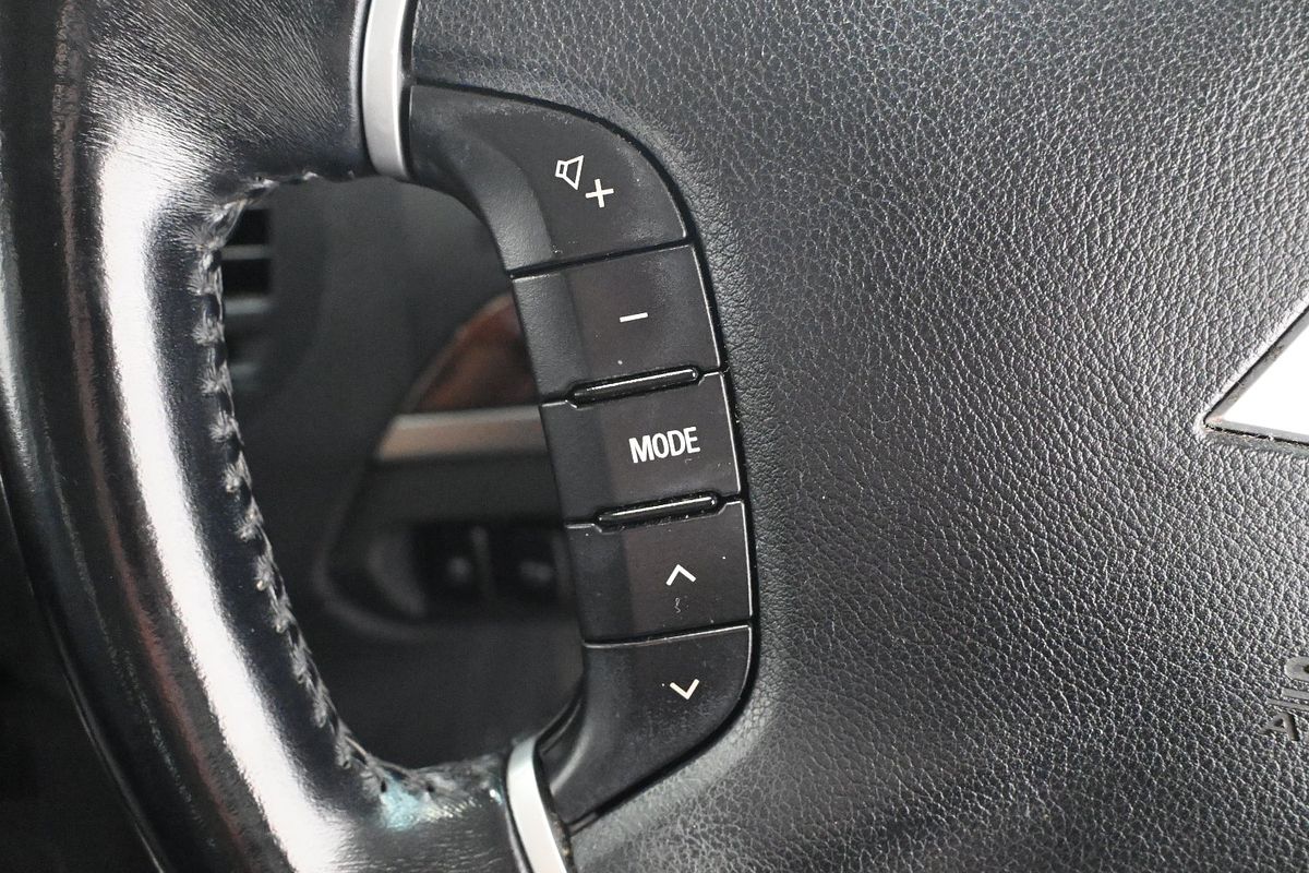 2014 Mitsubishi Pajero Exceed NW