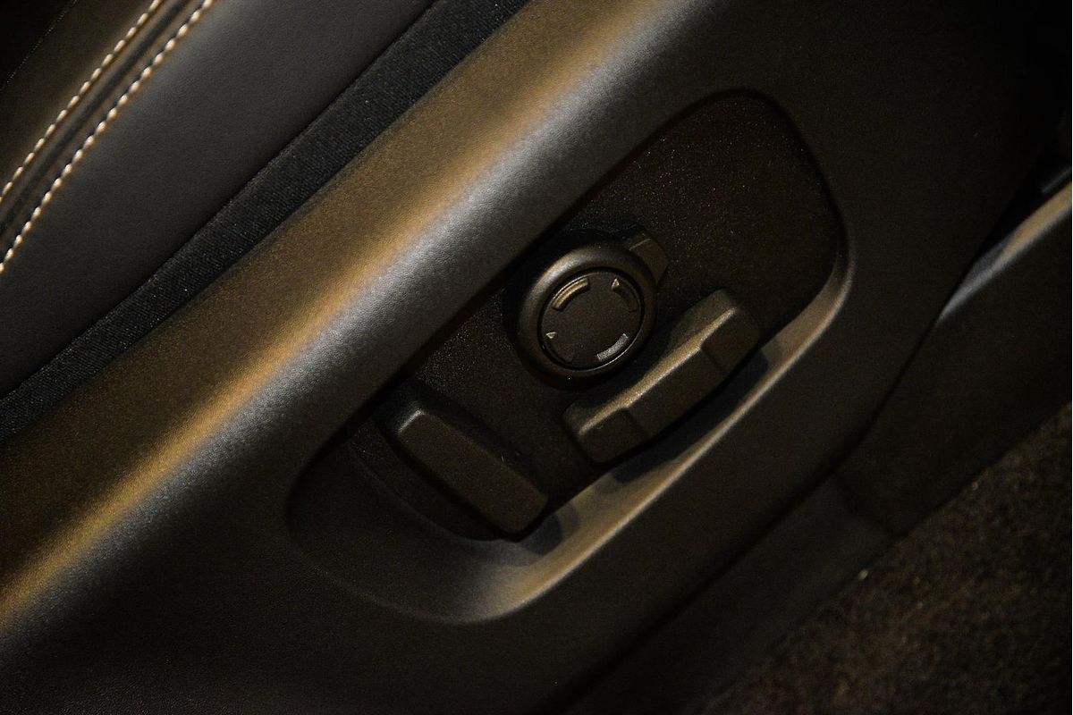 2024 Land Rover Discovery P360 Dynamic HSE Series 5