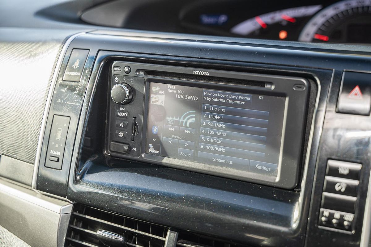 2014 Toyota Tarago GLX ACR50R
