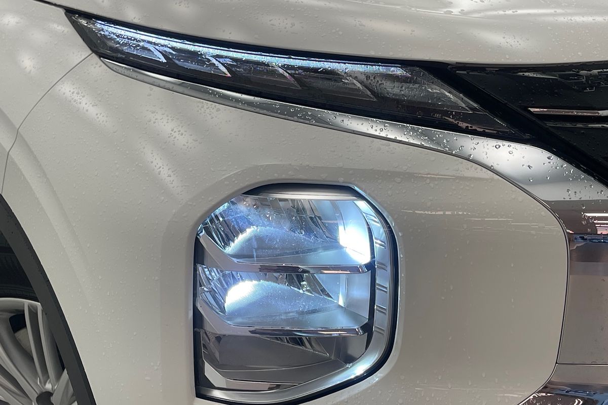 2024 Mitsubishi Outlander LS ZM