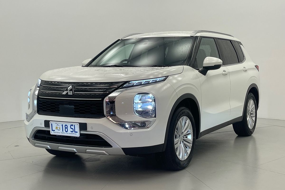 2024 Mitsubishi Outlander LS ZM