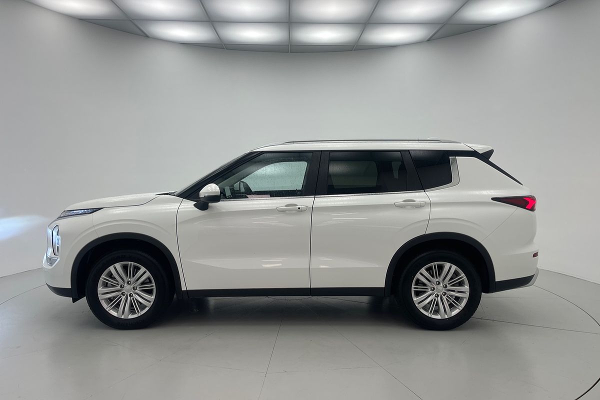 2024 Mitsubishi Outlander LS ZM