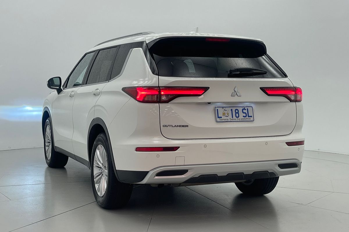 2024 Mitsubishi Outlander LS ZM