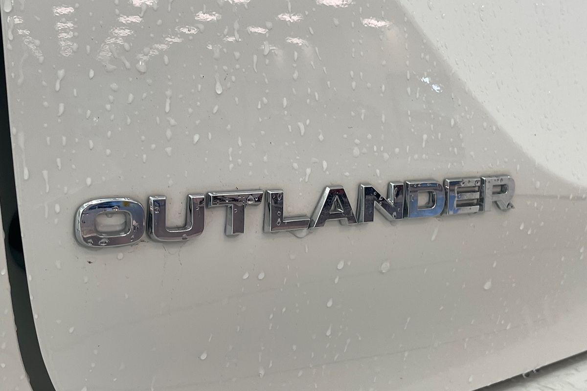 2024 Mitsubishi Outlander LS ZM