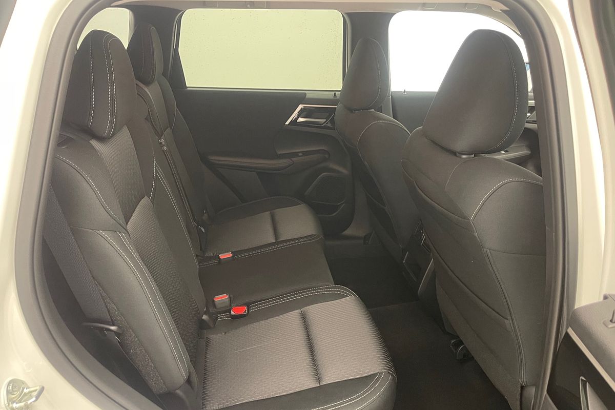 2024 Mitsubishi Outlander LS ZM
