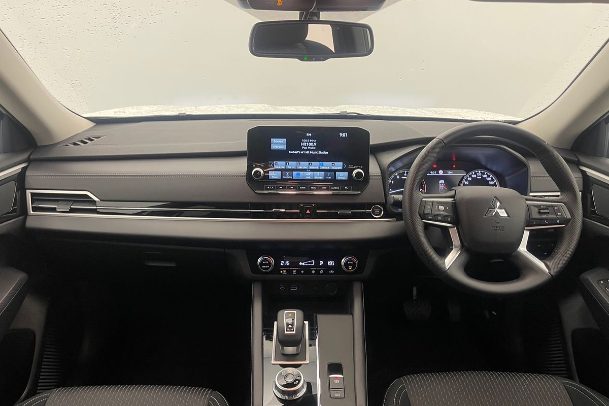 2024 Mitsubishi Outlander LS ZM